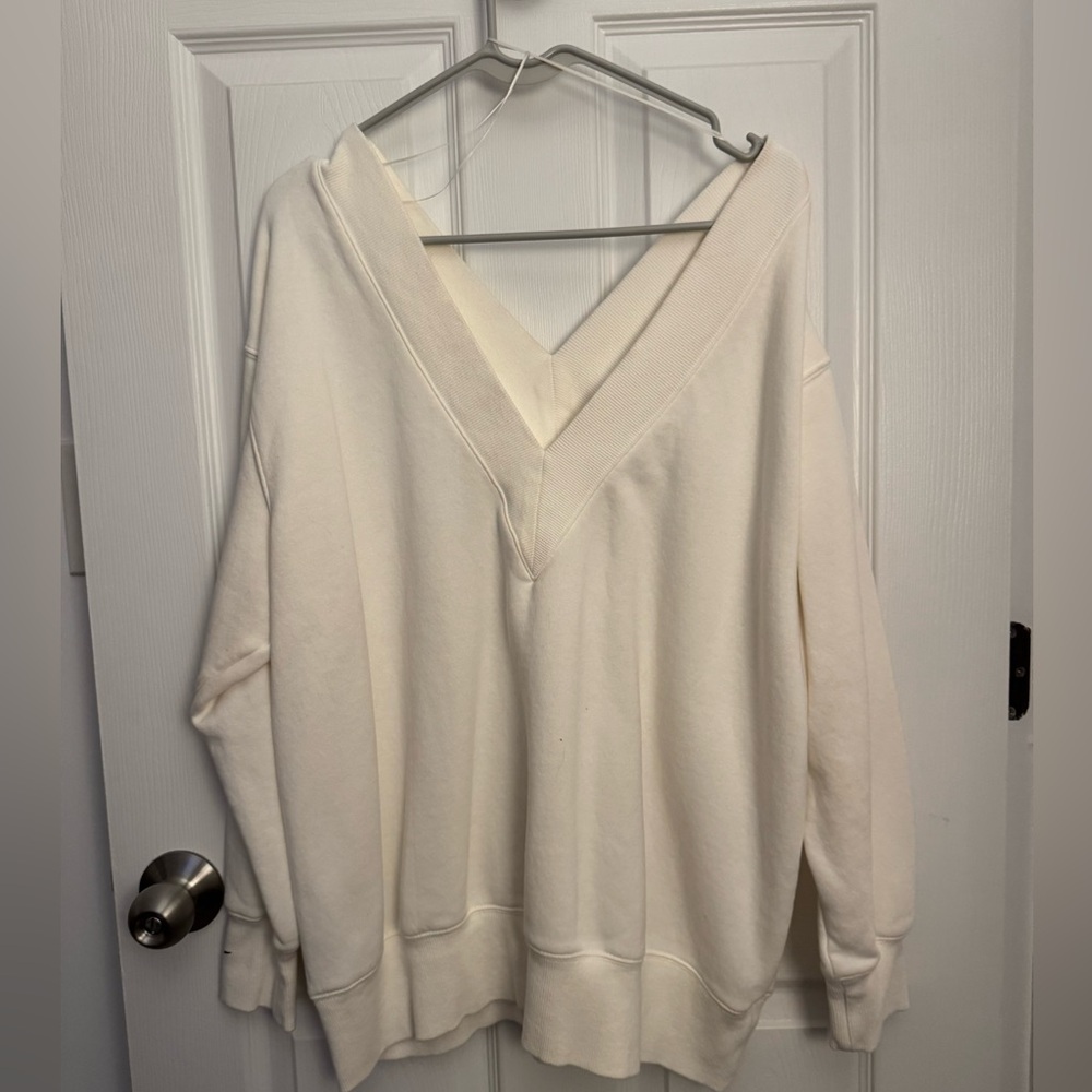 White Nike sweatshirt v neck
